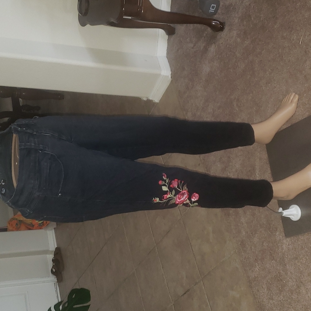 Royalty 4 embroidered red rose on each leg skinny jean